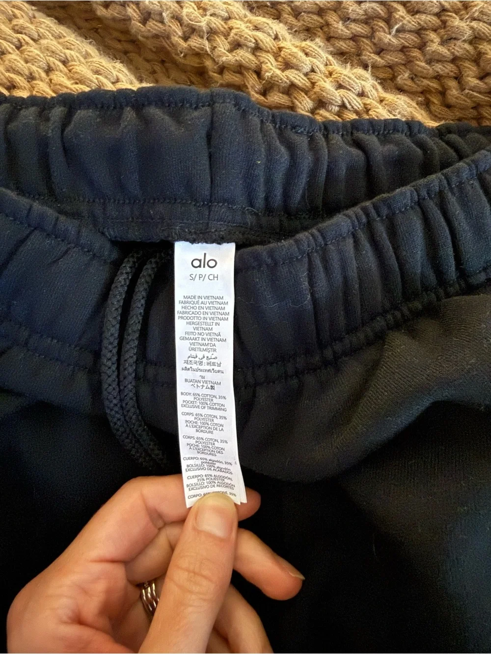 ALO Yoga Black Accolade Short with Elastic Waist